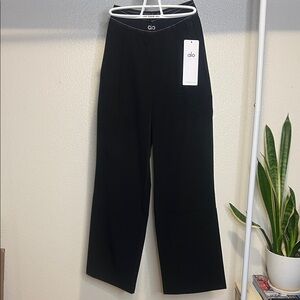 NWT | ALO Yoga Suit Up Trouser | Black size XS | Regular Length | 30” inseam